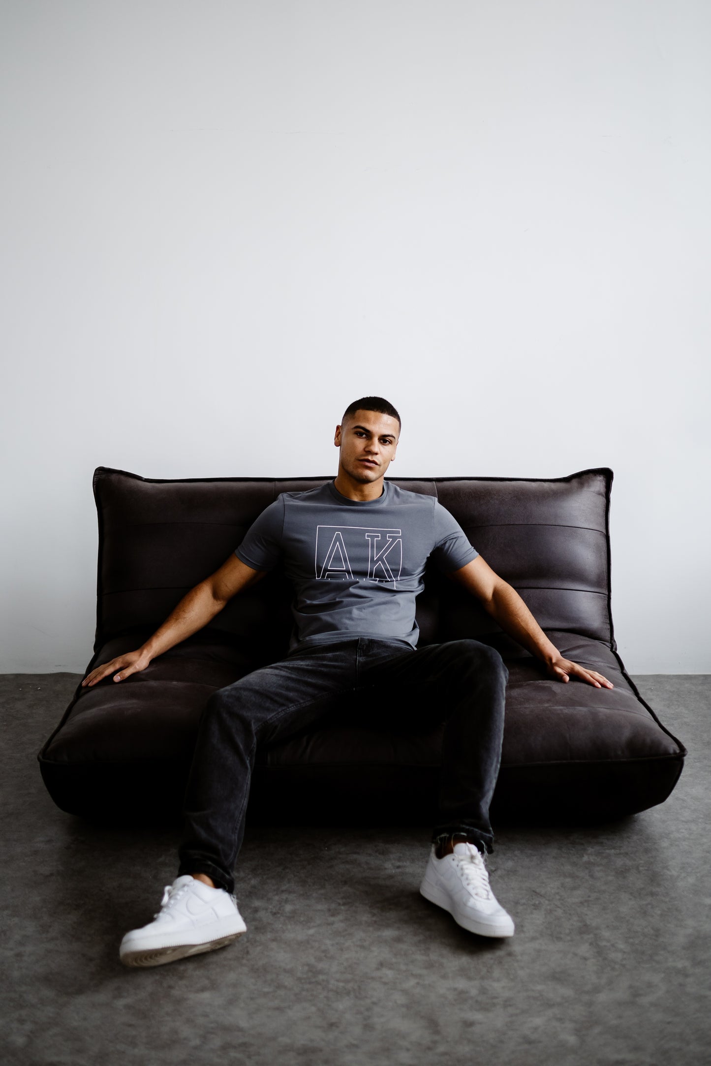 Graphic Premium Fitted T-shirt – Grey